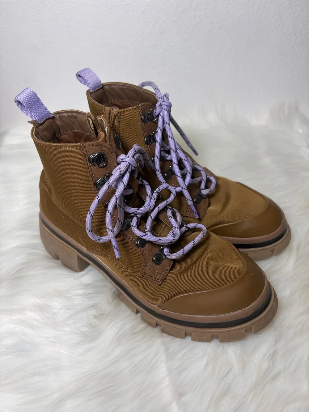 Steve Madden Brown Lace-Up Ankle Boots with Lavender Laces